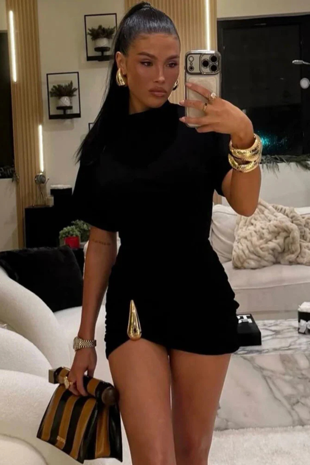 Tenue élégante courte fronces côté col montant noire – Image 5