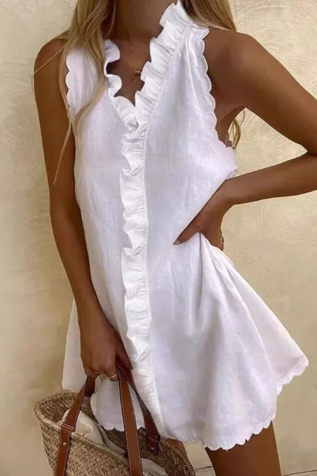 Robe courte d'été femme col V à volants coupe fluide – Image 4