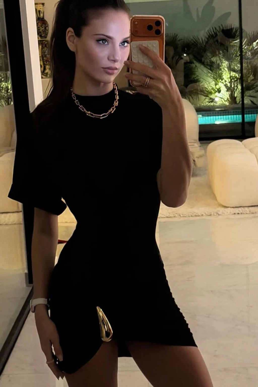 Tenue élégante courte fronces côté col montant noire – Image 6