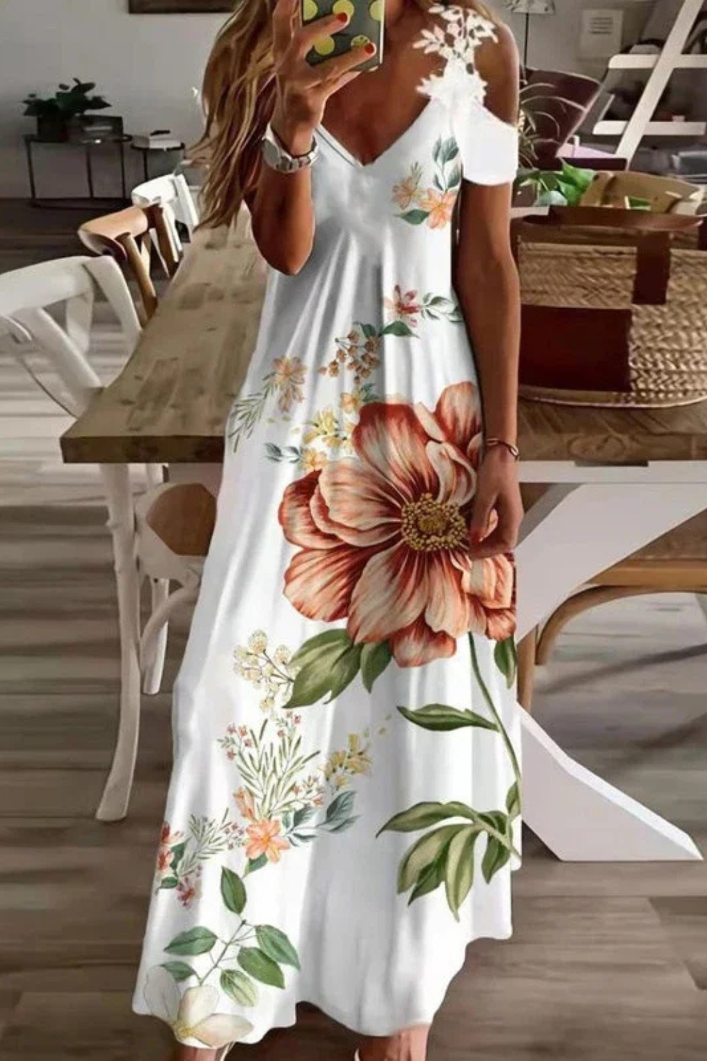 Robe florale | Coupe fluide, épaules ajourées, col V – Image 7