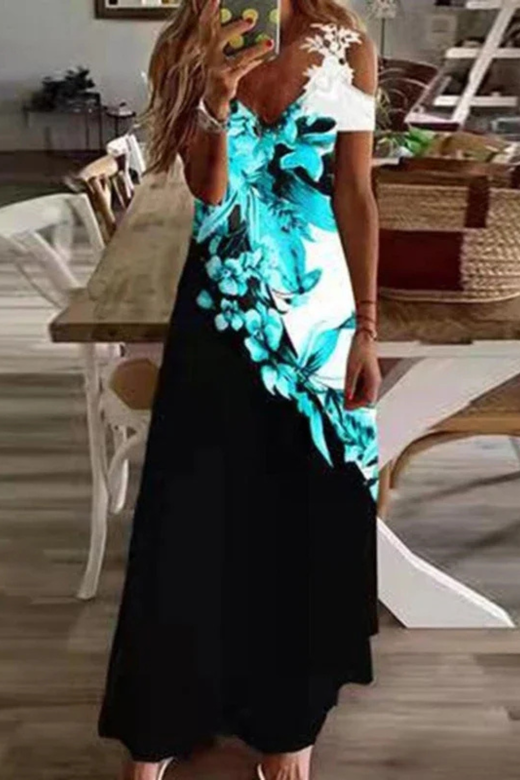 Robe florale | Coupe fluide, épaules ajourées, col V – Image 9