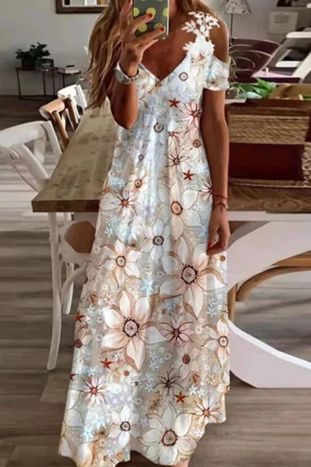 Robe florale | Coupe fluide, épaules ajourées, col V – Image 11