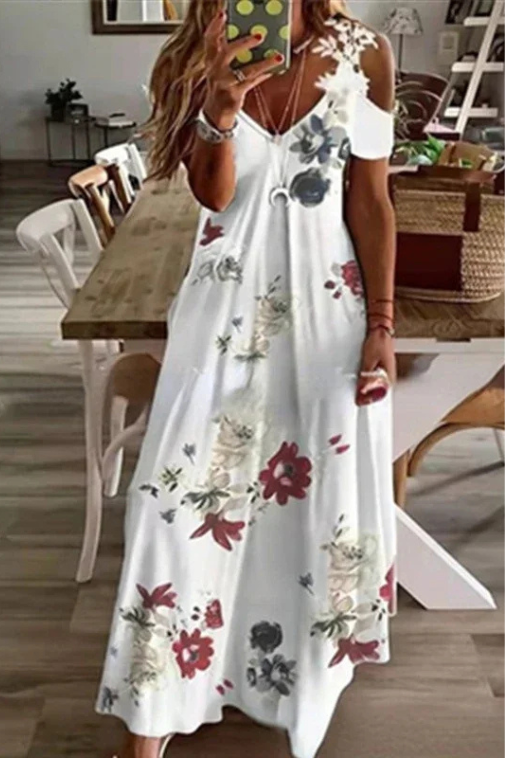 Robe florale | Coupe fluide, épaules ajourées, col V – Image 10