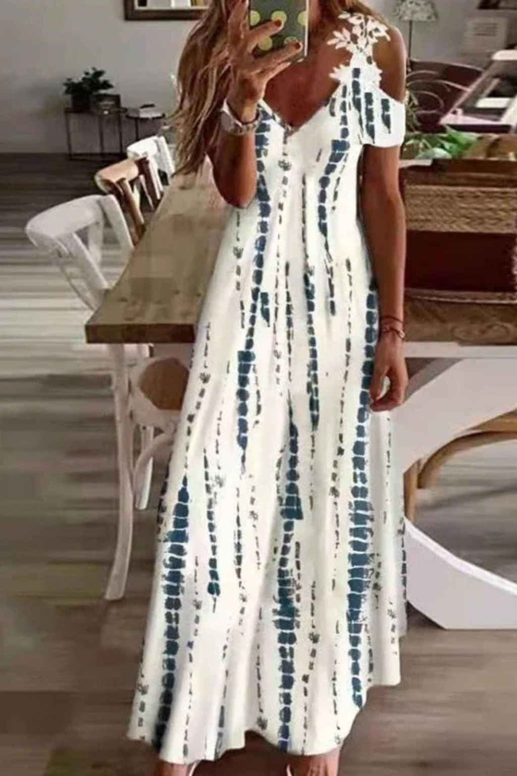Robe florale | Coupe fluide, épaules ajourées, col V – Image 12