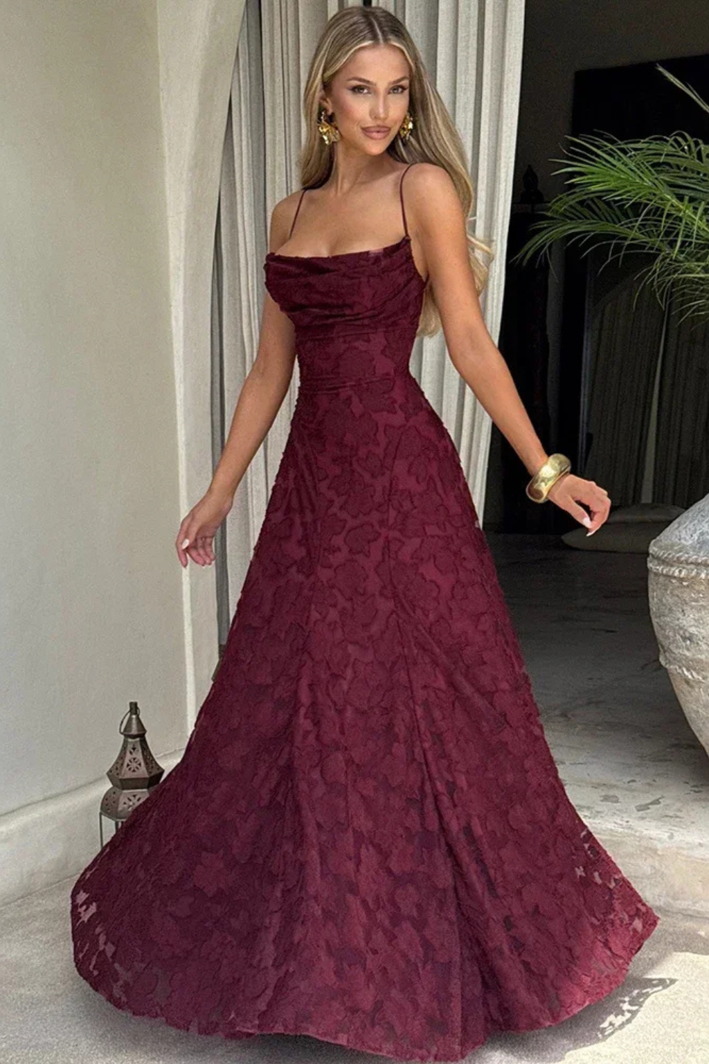 Robe de gala femme à fines bretelles et dos lacé – Image 4