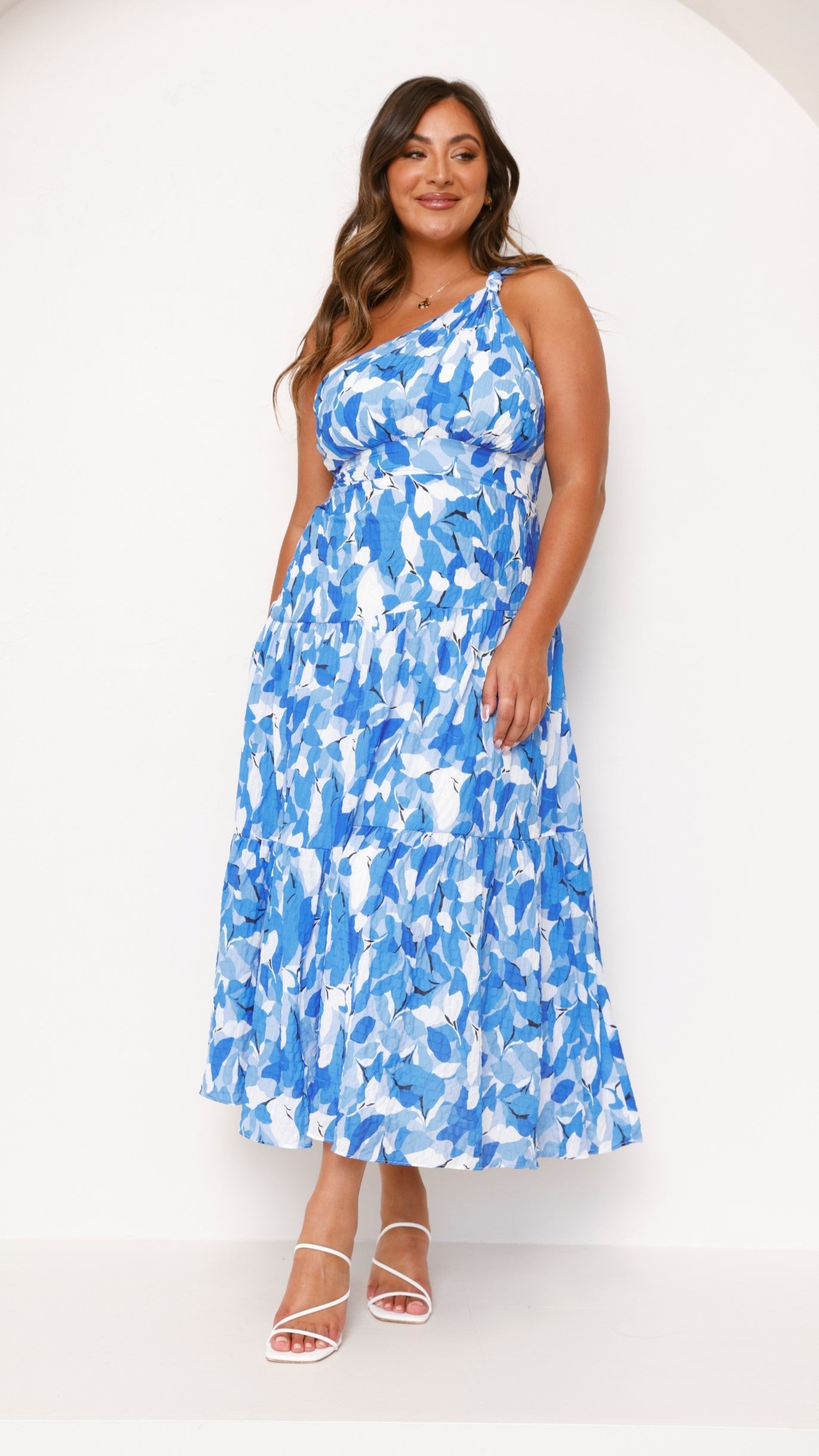 Robe femme décolleté asymétrique jupe à volants – Image 7