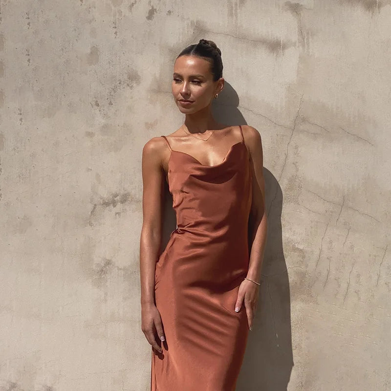 Robe femme satinée coupe ajustée festive
