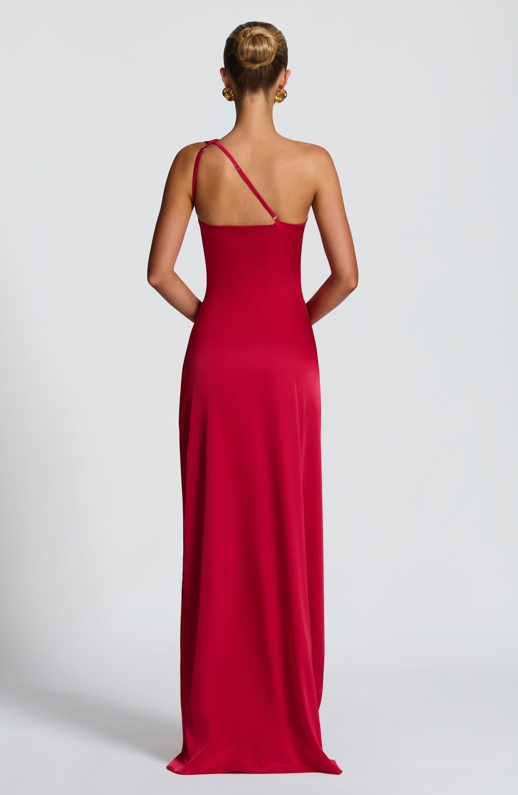 Robe longue en satin rouge fendue pour soirée – Image 3