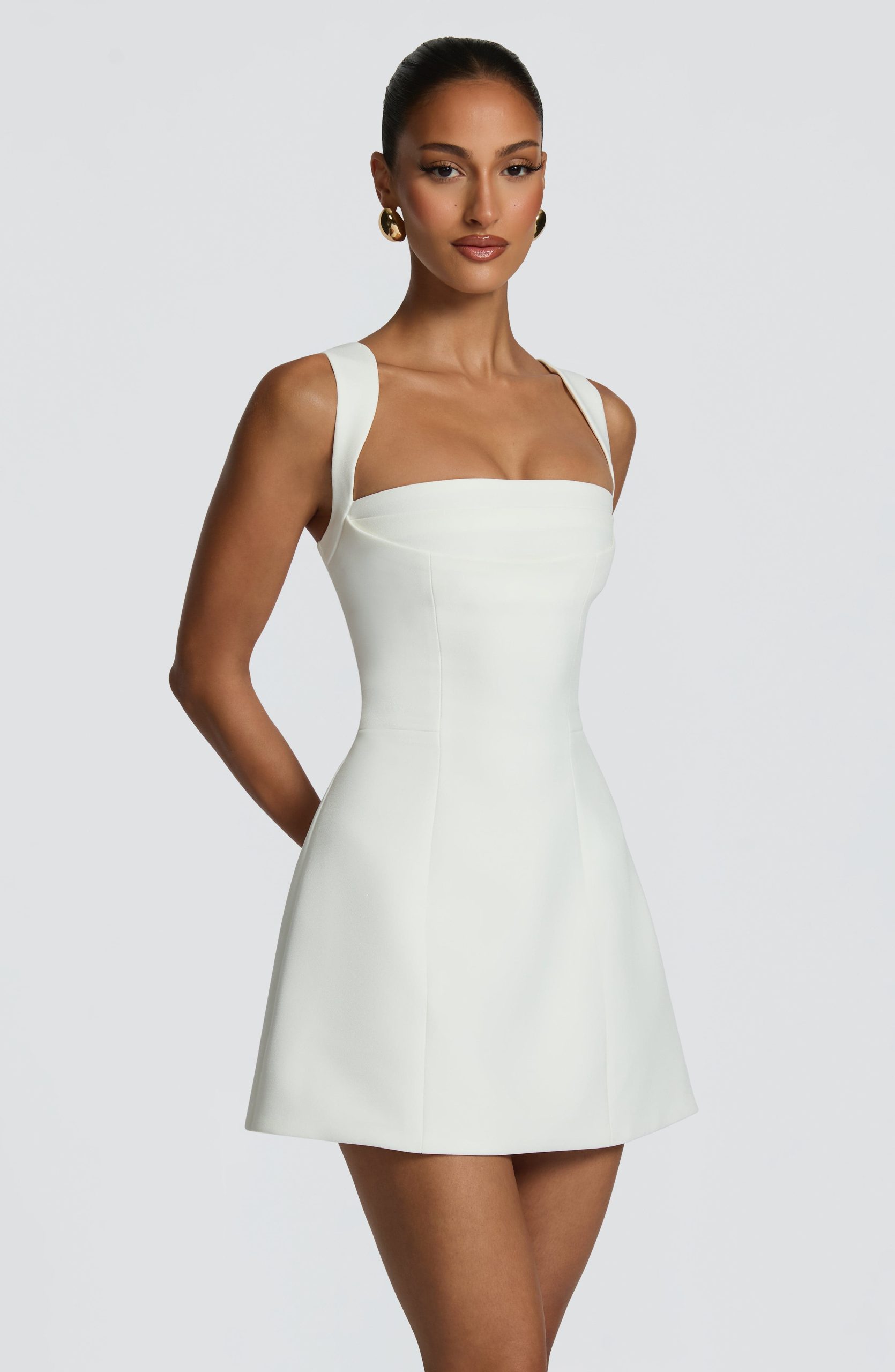 Robe femme blanche décolleté carré jupe trapèze – Image 3