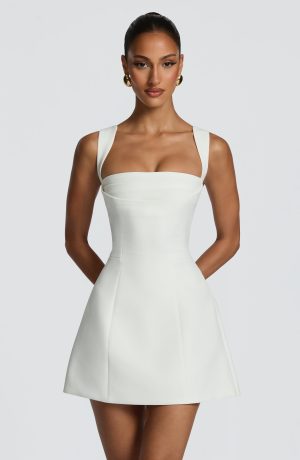 Robe femme blanche décolleté carré jupe trapèze