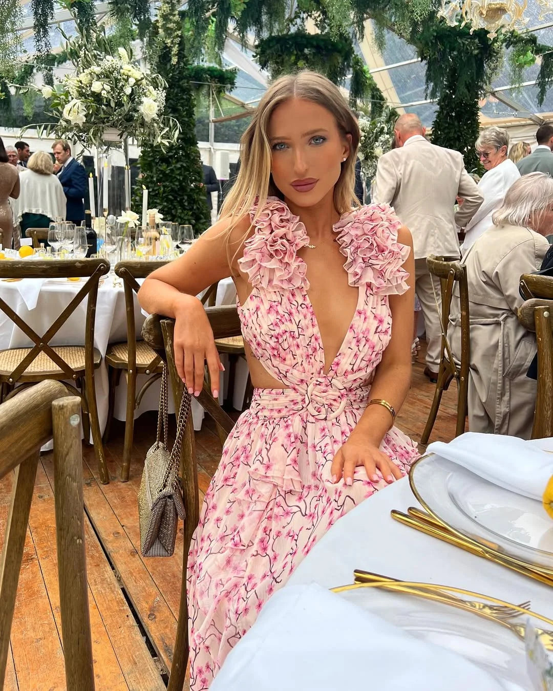 Robe femme mariage tissu léger découpé – Image 10