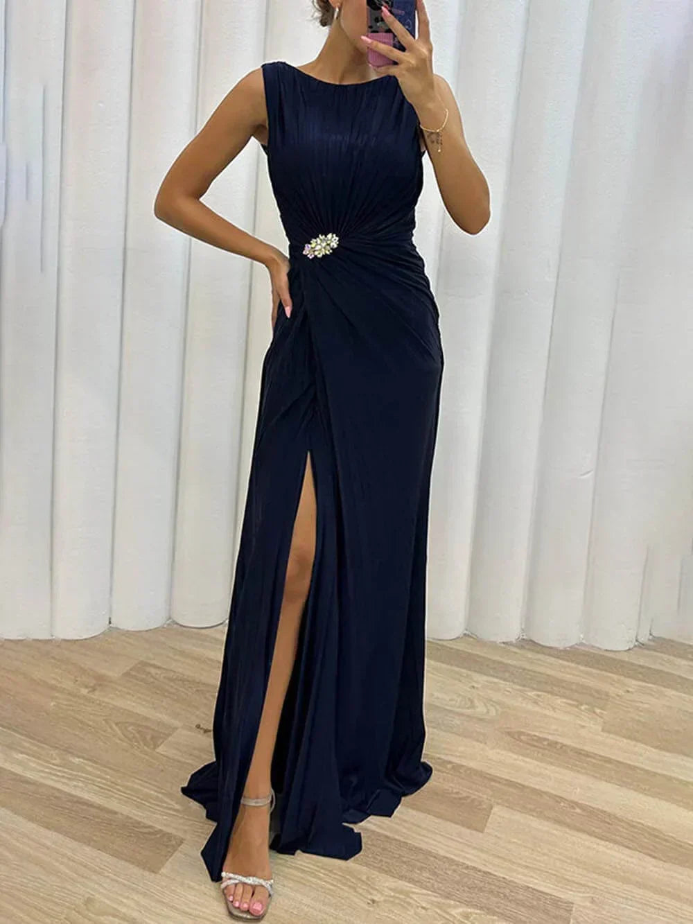 Robe femme plissée sans manches fente haute – Image 2