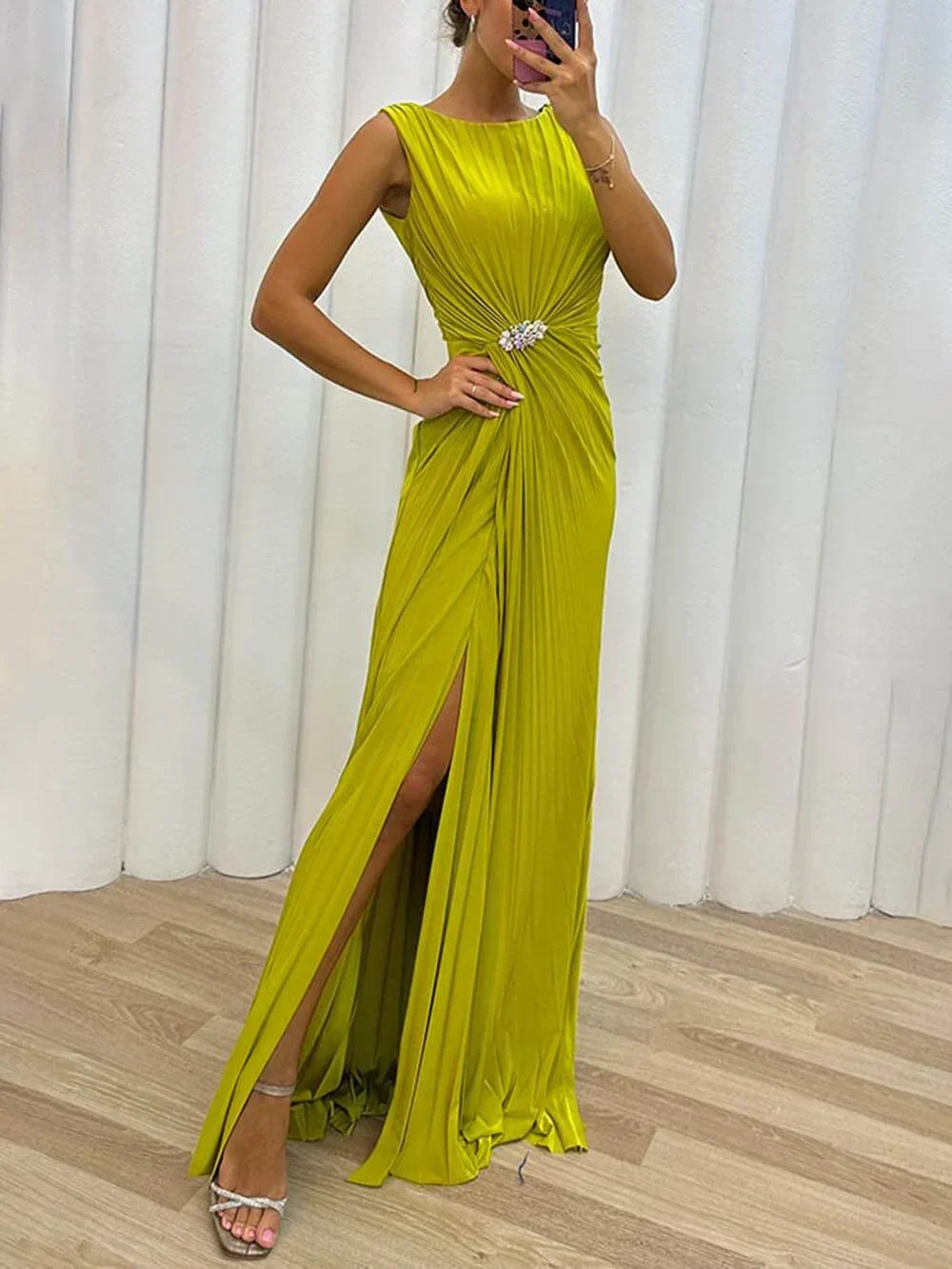 Robe femme plissée sans manches fente haute