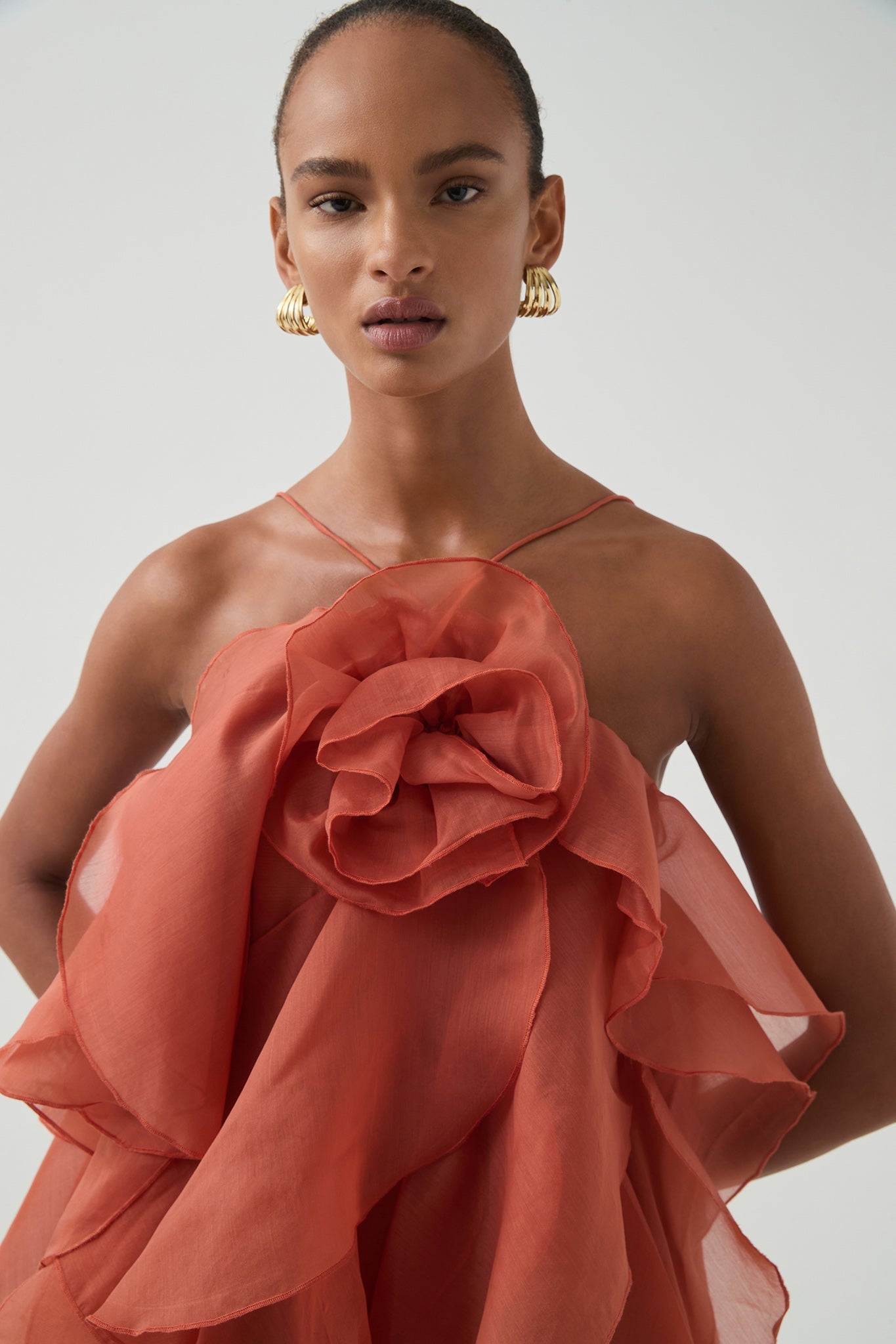 Robe longue femme soirées cérémonie détails sculpturaux – Image 6