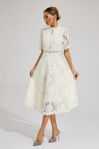 Robe femme dentelle midi élégante et polyvalente