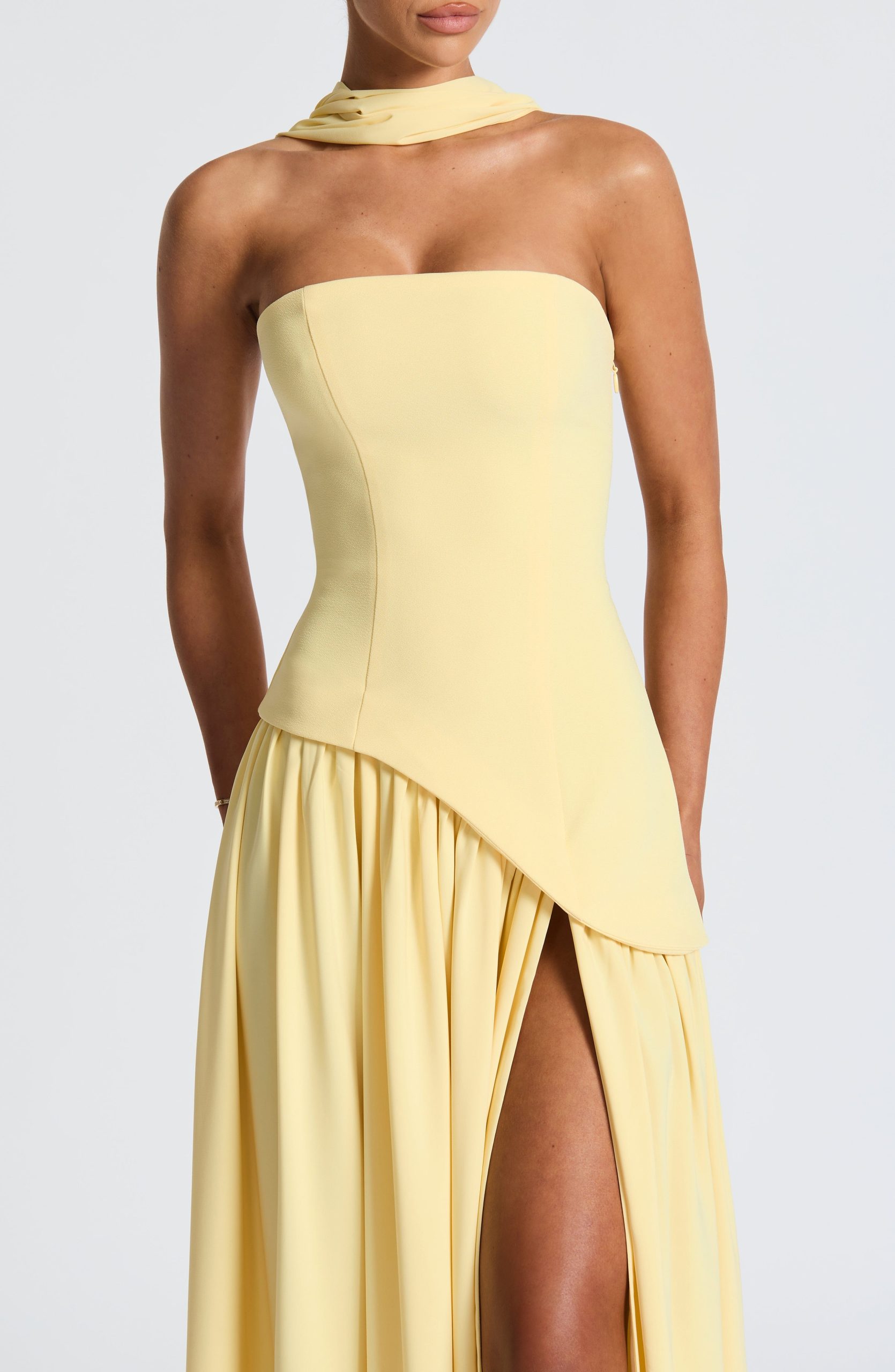 Robe femme décolleté bandeau asymétrique fente haute – Image 21
