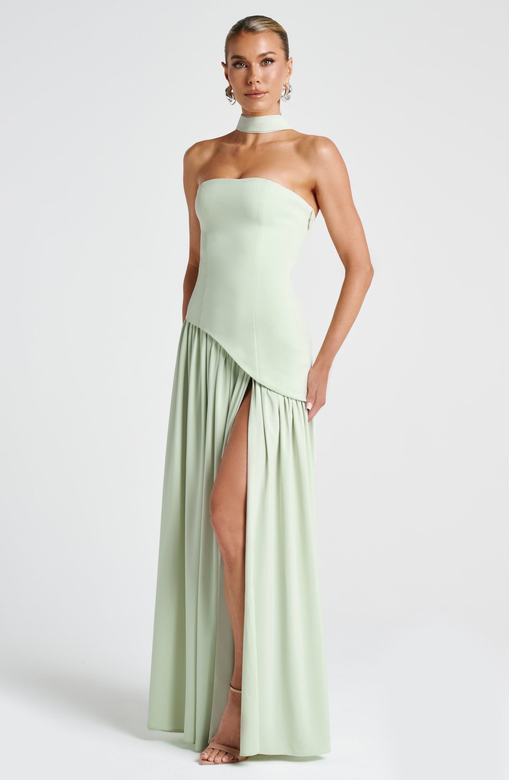 Robe femme décolleté bandeau asymétrique fente haute – Image 4