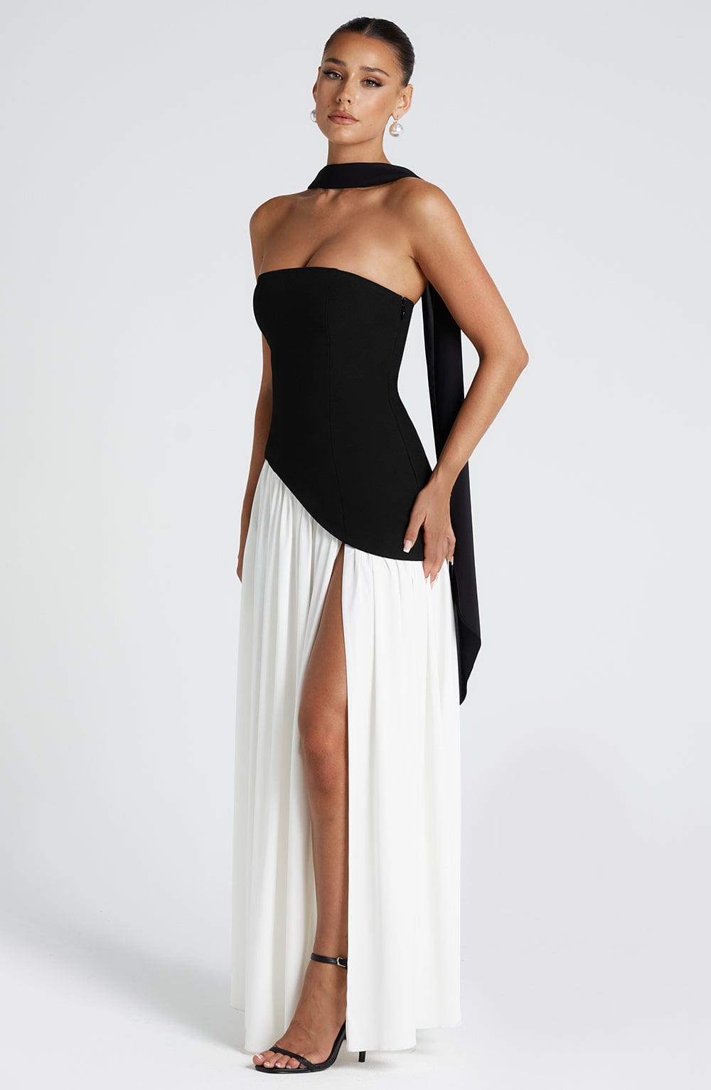 Robe femme décolleté bandeau asymétrique fente haute – Image 2