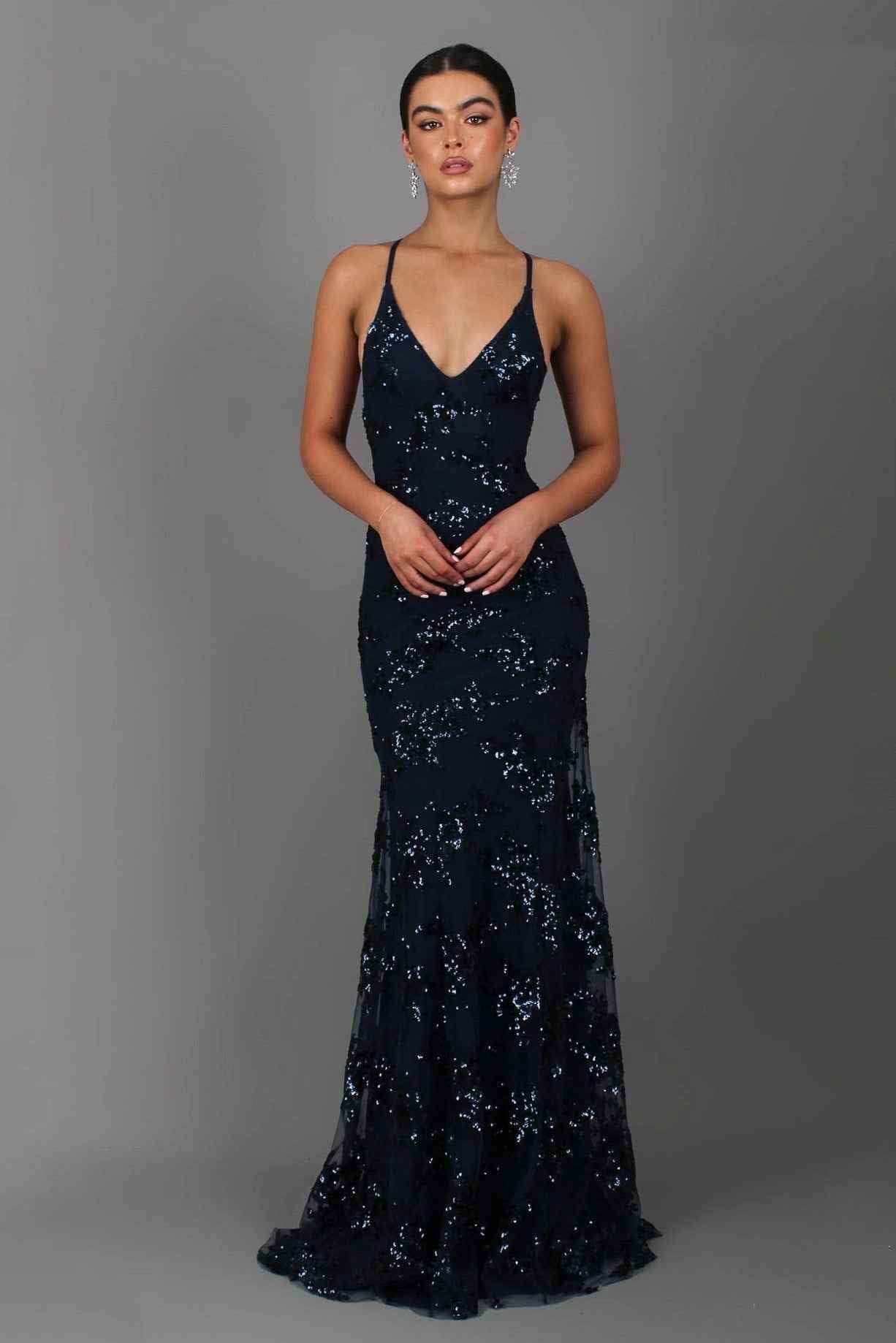 Robe femme décolleté V traîne élégante