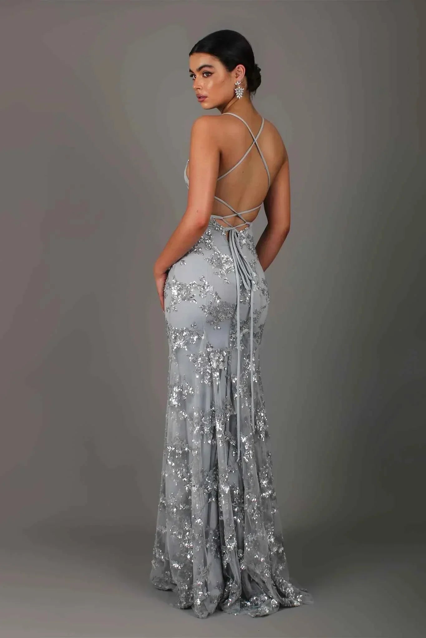 Robe femme décolleté V traîne élégante – Image 4